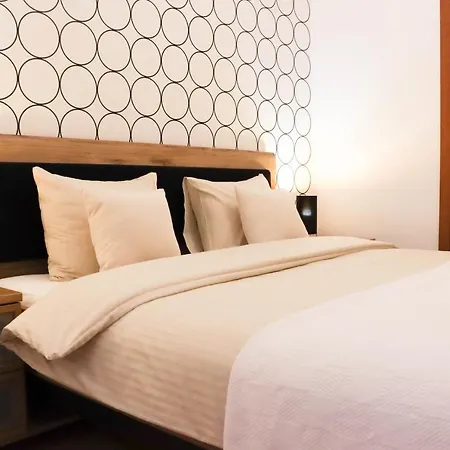 Josephine * Budapest