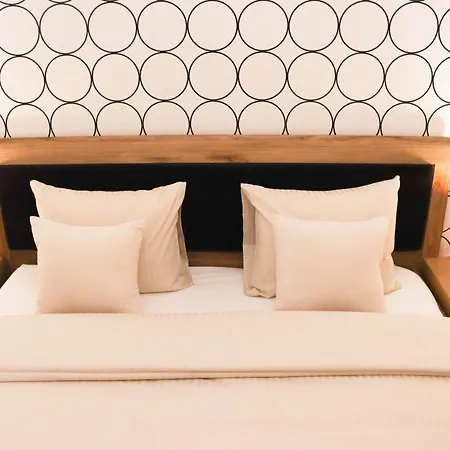 Josephine * Budapest